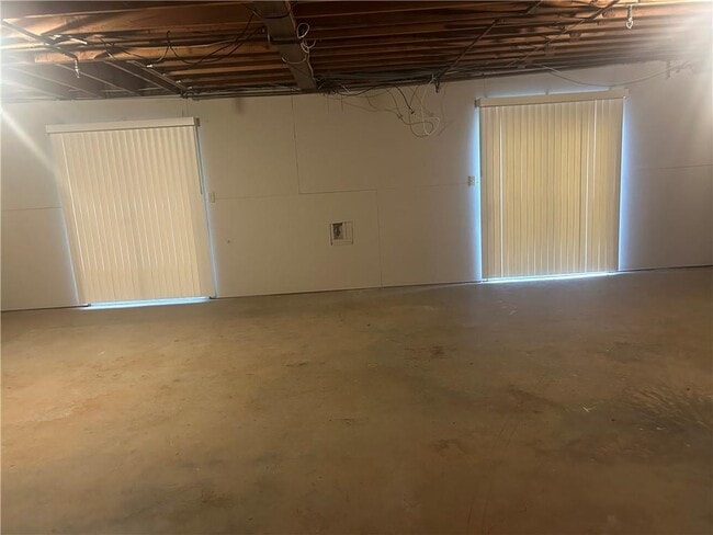 Building Photo - 5053 Gardenia Cir