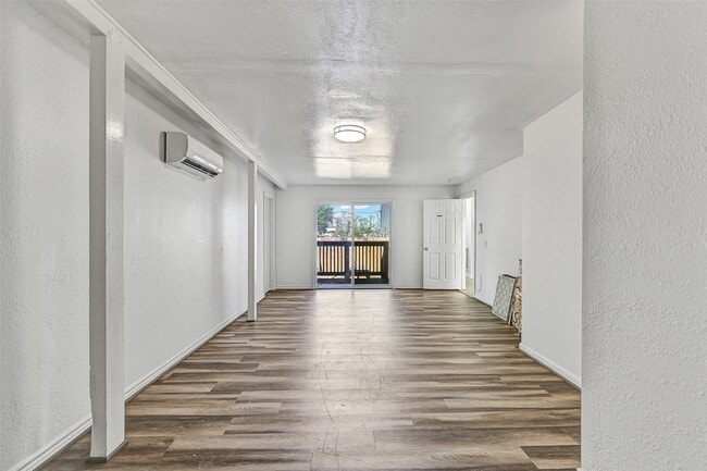 Building Photo - 2328 Wimcrest St