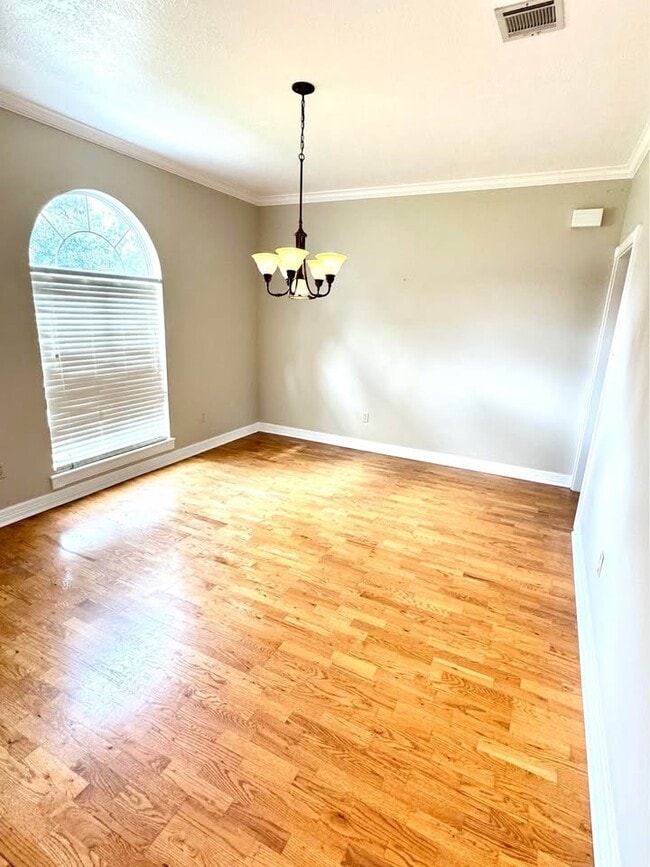 Building Photo - 1110 Athens Dr