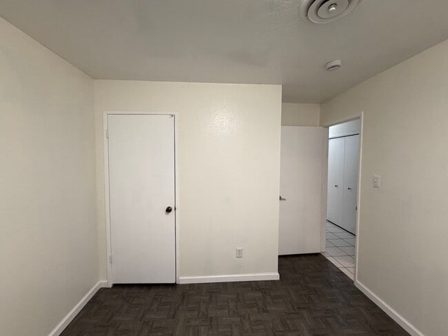 Building Photo - Move in ready 3 Bd 2BA home in upper NE Bakersfield