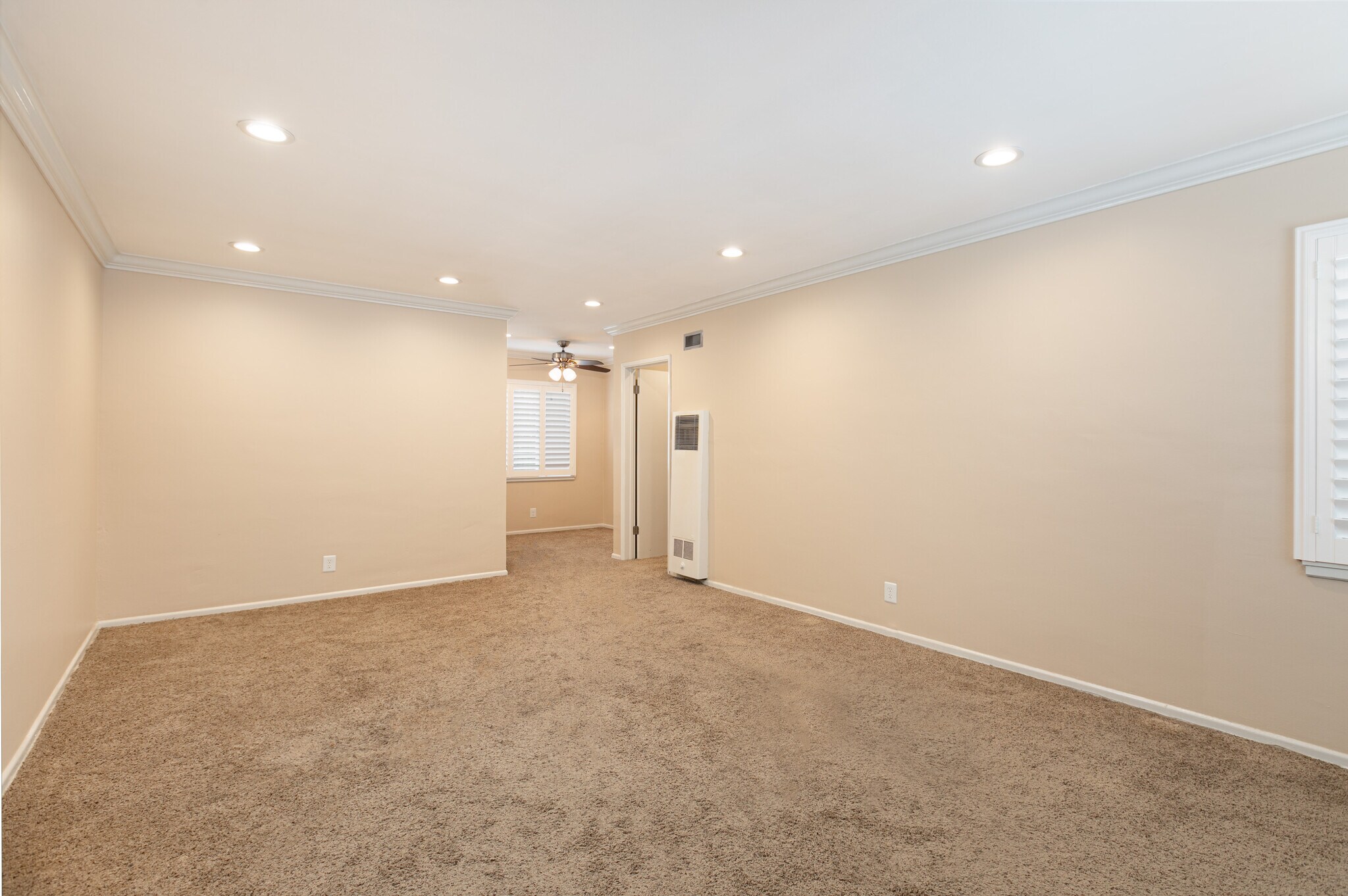 Entering through front door looking across living room - 1317 19th St