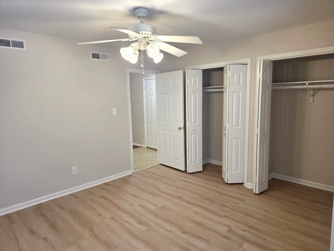 Building Photo - 2811 Edridge Ct