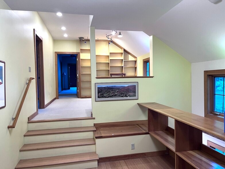Library/Office - 4312 Main St
