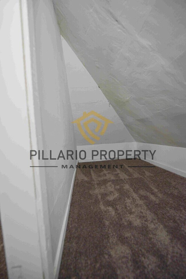 Building Photo - Close to Marion University, 3 Bedroom, 1.5...