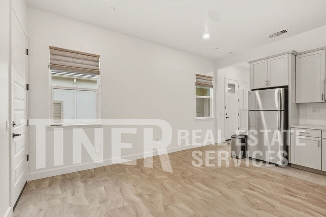 Building Photo - 4901 Peace Lily Ln