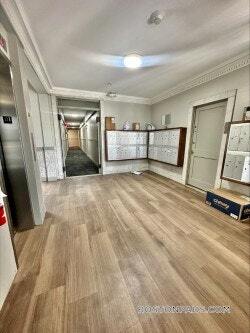 Building Photo - 143 Park Dr