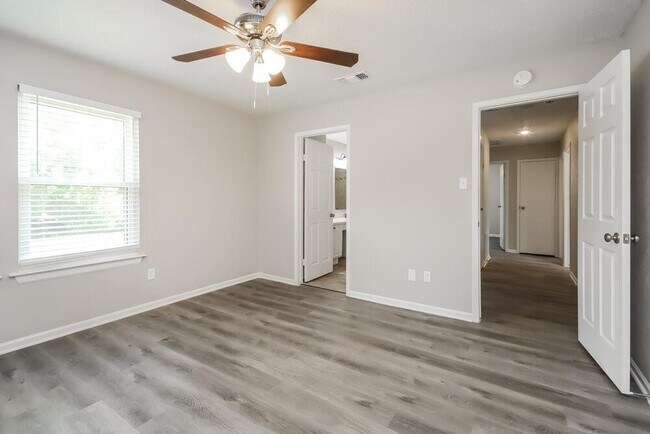 Building Photo - 2435 Country Pl Dr