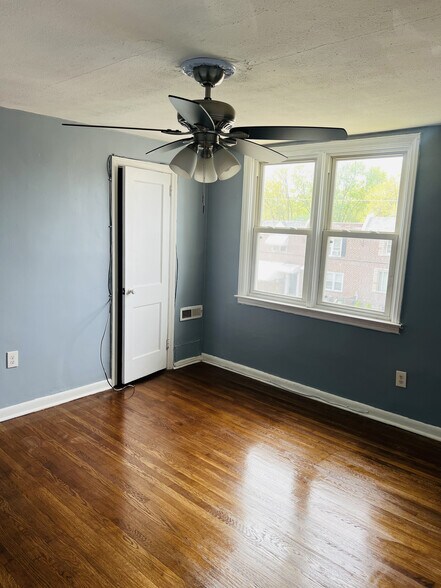 Master Room with Closet - 130 Spring Valley Rd