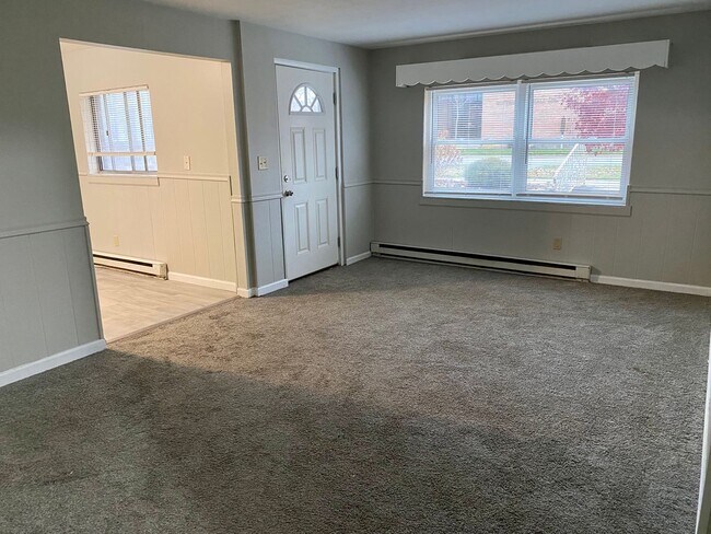 Building Photo - Quaint One Bedroom Apartment