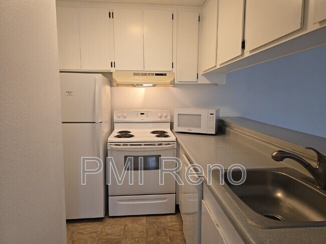 Building Photo - 2750 Plumas St