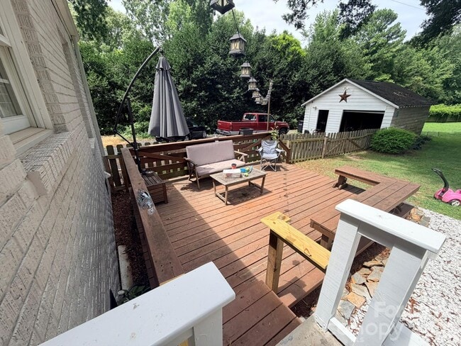 Building Photo - 1411 Richland Dr