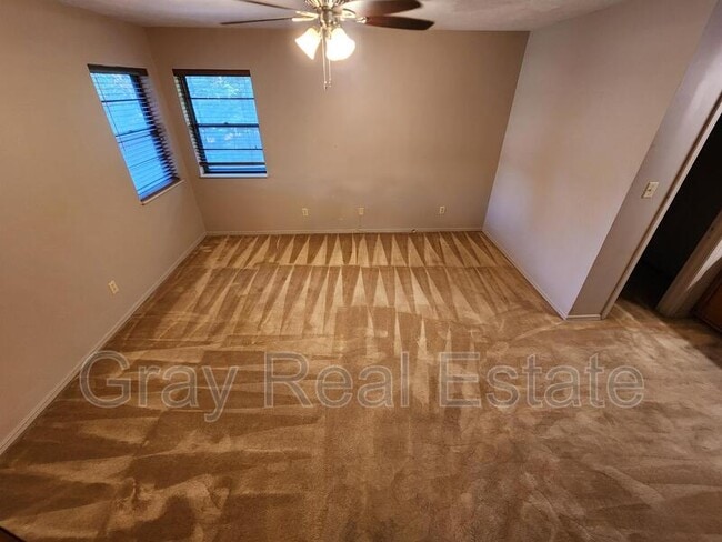 Building Photo - 2516 E Timber Terrace