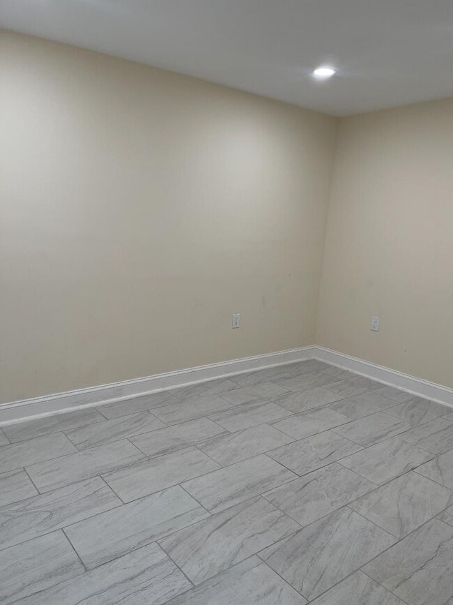 Building Photo - 416 Topeka Ave