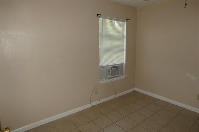 Building Photo - 910 Nelson St