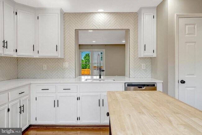 Building Photo - 8478 Battle Ct