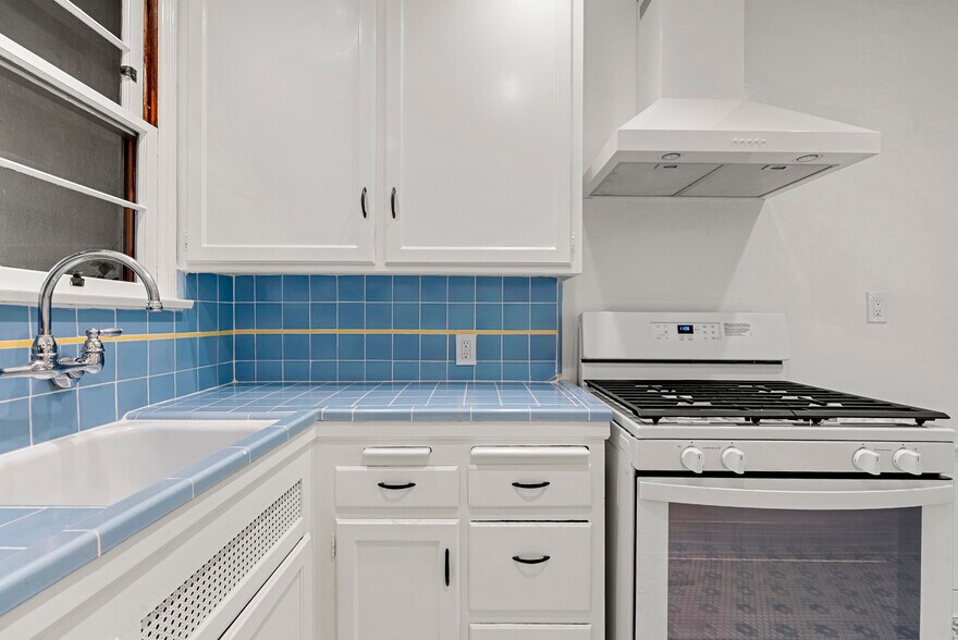 Building Photo - 1527 Laurel St