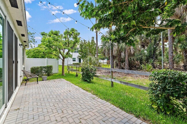 Building Photo - 6825 Pointe of Woods Dr