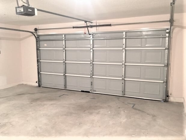 Building Photo - 210 Pine Forest Ln