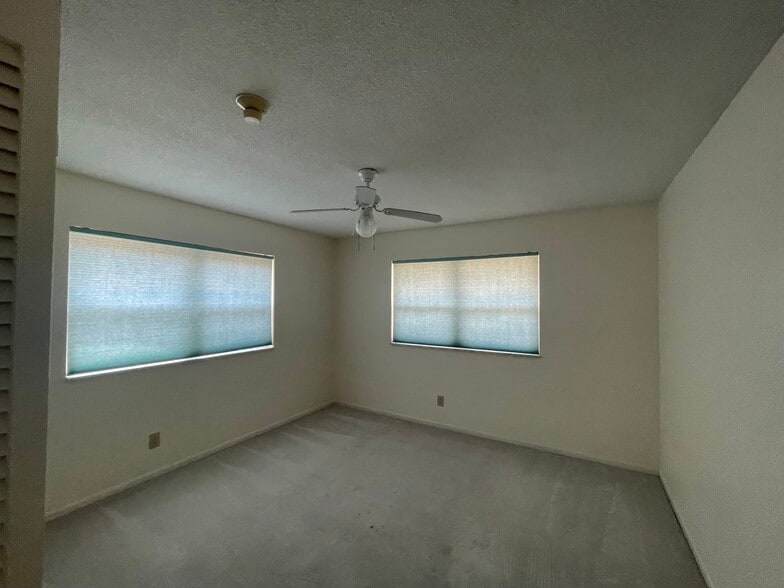 Building Photo - 213 E Pecan Rd