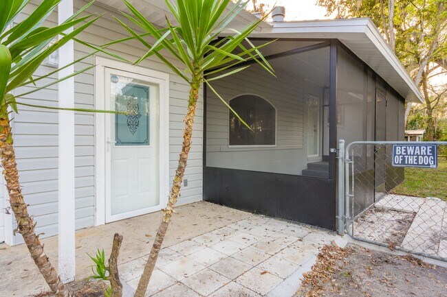 Building Photo - Stunning Remodeled 3-Bedroom Home in Prime Ormond Location