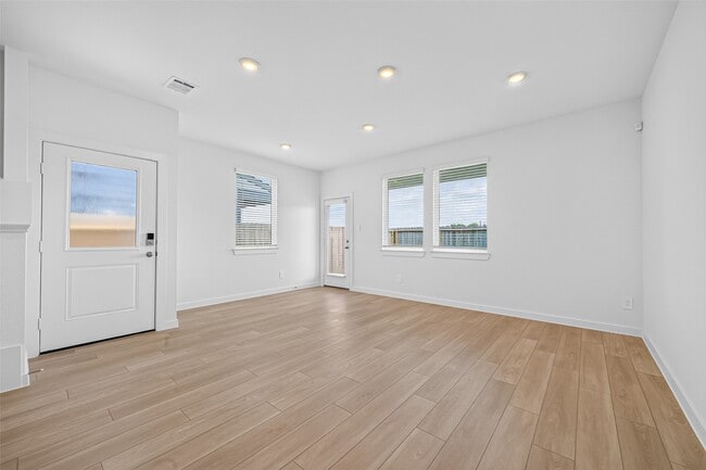Building Photo - 1738 Revolution Way