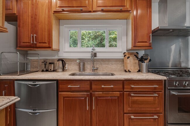 Building Photo - 38 19th Ave