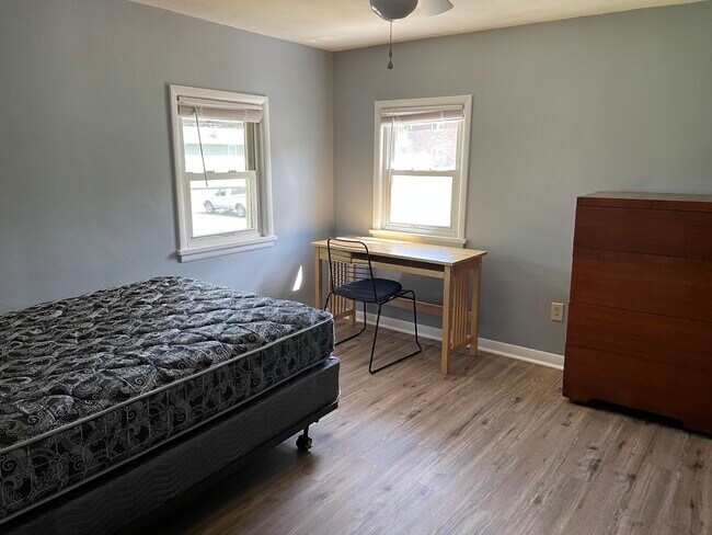 Building Photo - 159 Kendall Ave