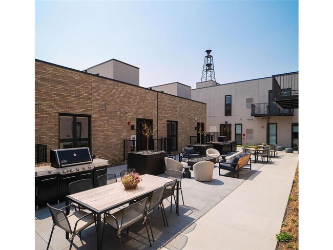 Building Photo - 222 West Dr