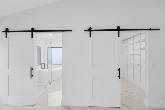 Building Photo - 542 Canoe Point