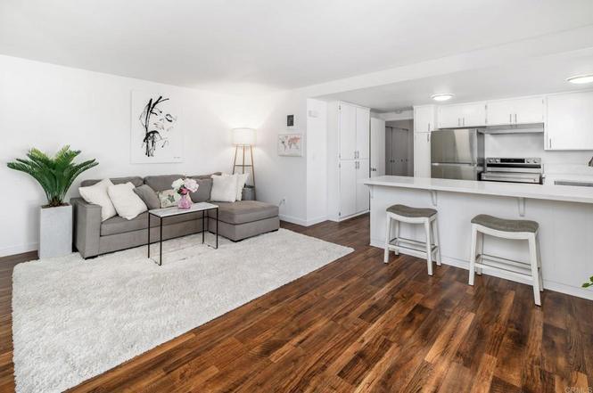 Building Photo - 155 Rosebay Dr