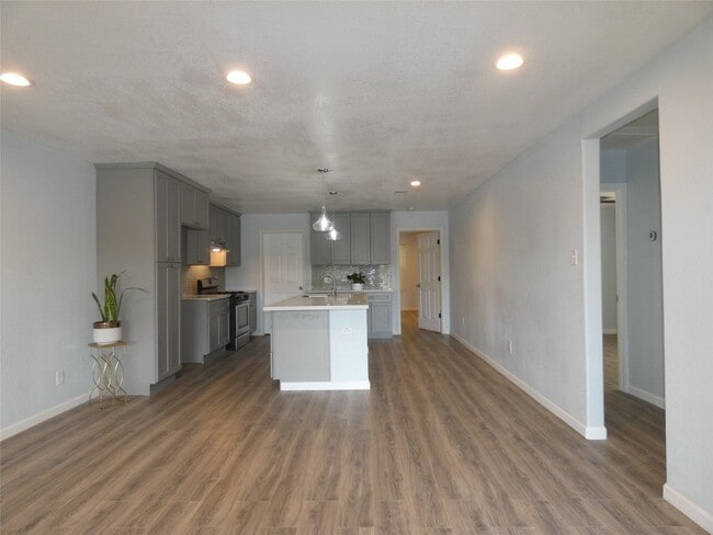 Building Photo - 8215 Canyon St