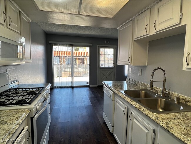 Building Photo - 6630 Bubbling Brook Dr