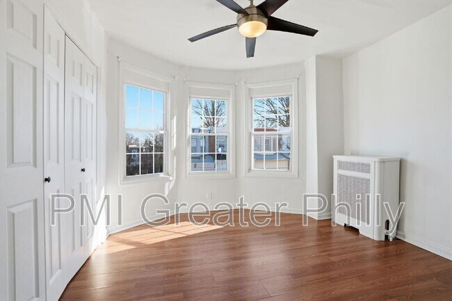 Building Photo - 1916 S Salford St