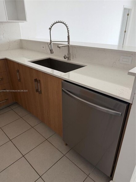 Building Photo - 140 S Dixie Hwy