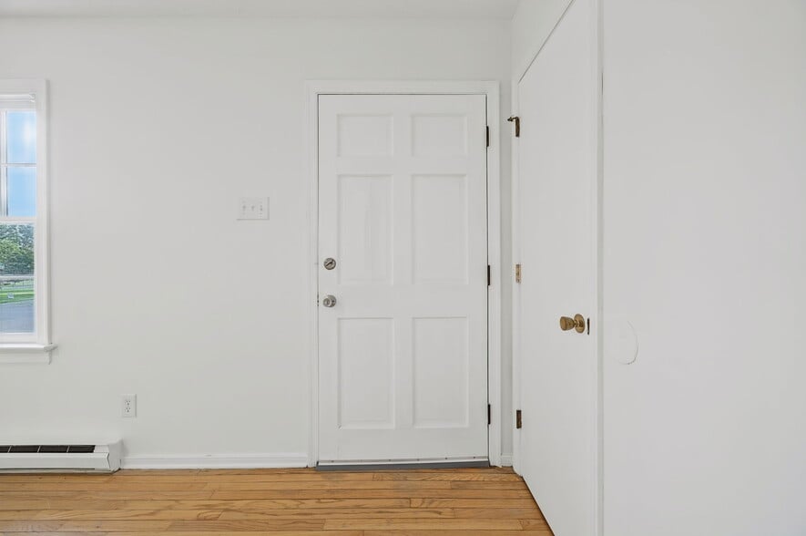 Building Photo - 300 Marlin Dr