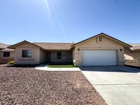 Building Photo - "Well-Kept 3 Bedroom 2 bathroom Villa Chap...