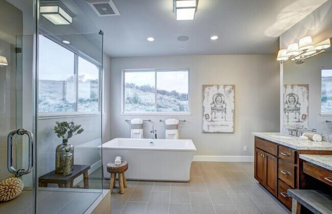 Building Photo - Modern Country Home in Petaluma – 4 Bed, 3...