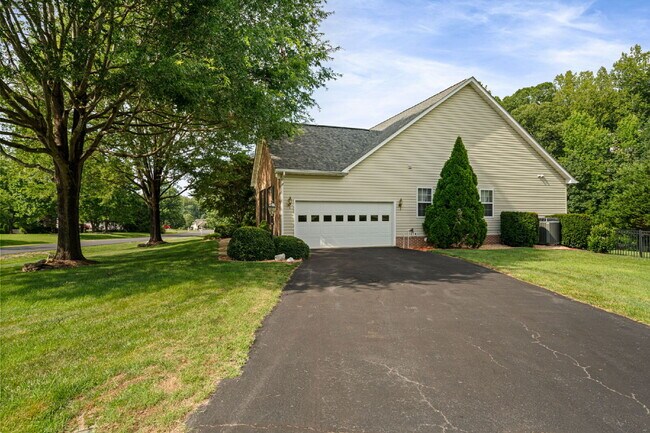 Building Photo - ***Amazing opportunity to rent this beauti...