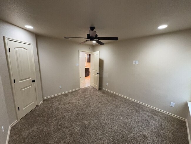 Building Photo - 5508 Settlers Ct