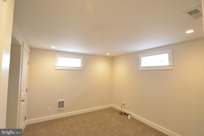 Building Photo - 3817 Ren Rd