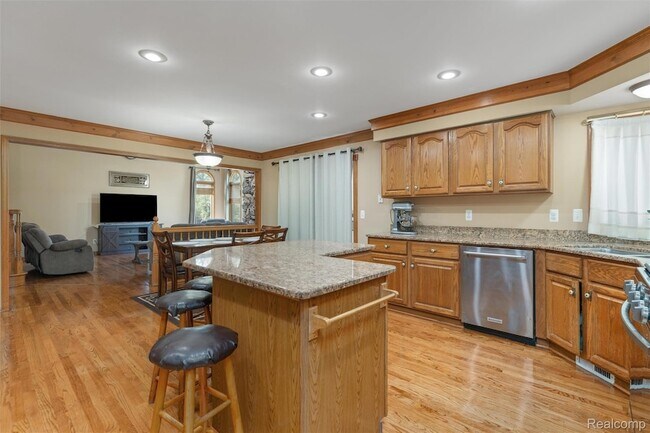 Building Photo - 47105 Liberty Bell Rd E