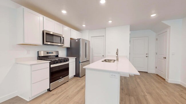 Building Photo - Newer Old Sorrel Townhome