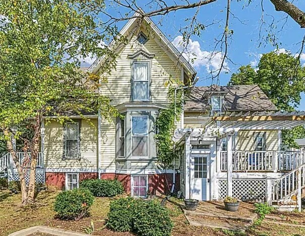 Back View - 104 N Central Ave