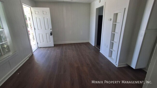 Building Photo - 102 N 11th St