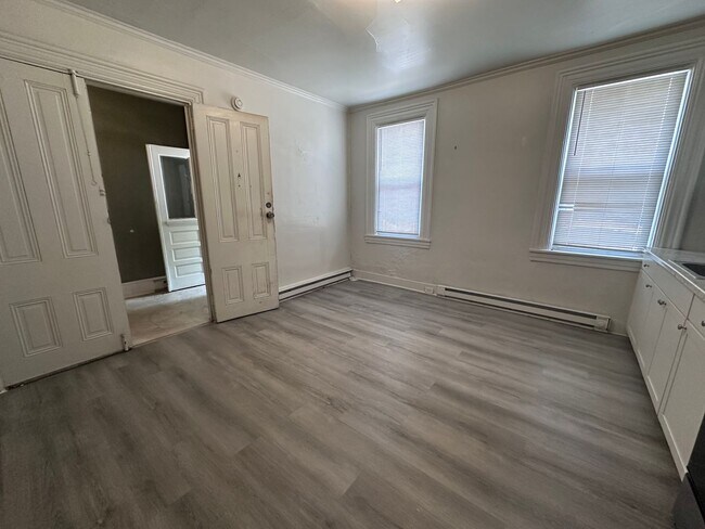 Building Photo - 422 W Orange St