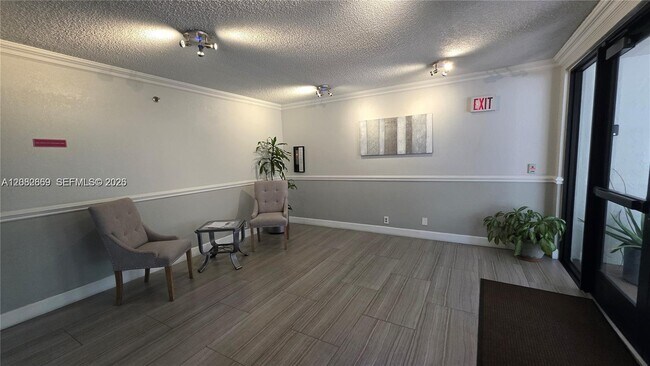 Building Photo - 901 Hillcrest Dr