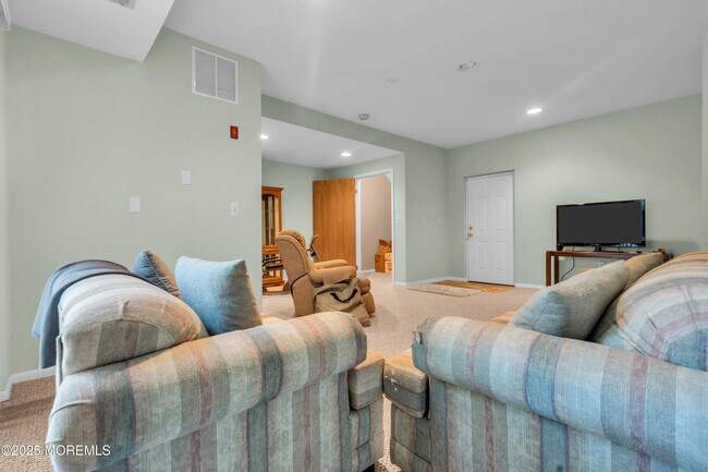 Building Photo - 4 Black Pine Ln