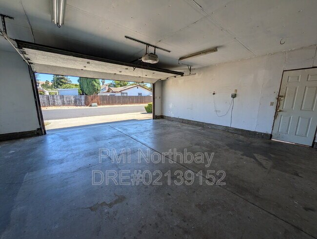 Building Photo - 2909 Calaveras Dr