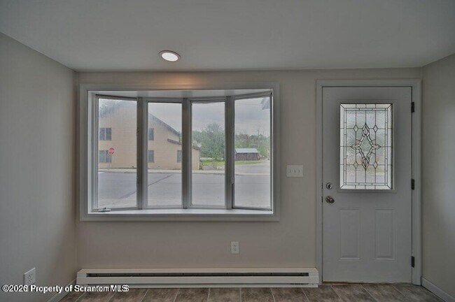 Building Photo - 200 Center St