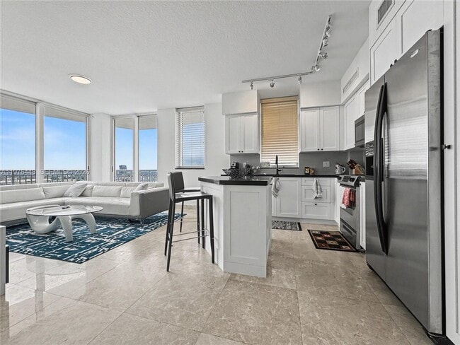 Building Photo - 1755 E Hallandale Beach Blvd